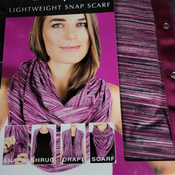Champion Women's Lightweight Snap Scarf - Picture 5 of 10